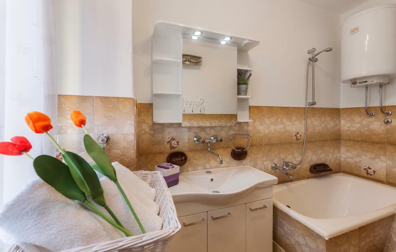 Two Bedroom Apartment, Nice Neighborhood, Free Parking, Wifi بولا المظهر الخارجي الصورة